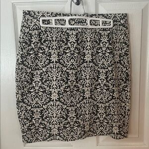 Ann Taylor LOFT elegant Black and White Patterned Skirt.  Stunning!